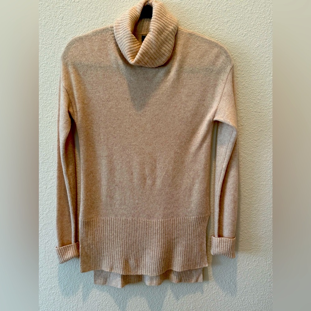 Turtle neck light tan cashmere sweater